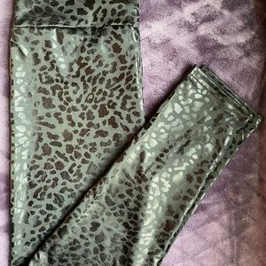 Black leggings size M new